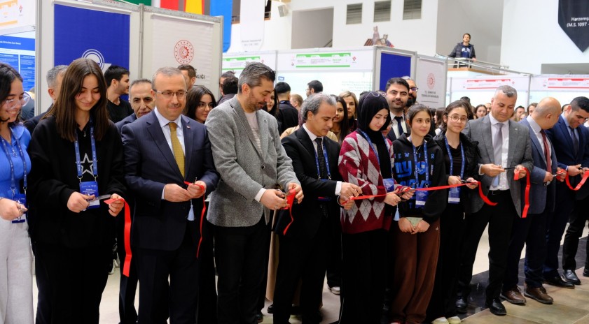 Lise &ouml;ğrencilerinin projeleri Anadolu &Uuml;niversitesi ev sahipliğinde sergileniyor