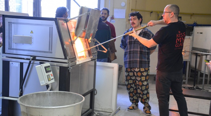 Uluslararası cam sanat&ccedil;ısı Novotn&yacute; &ouml;ğrencilerle buluştu