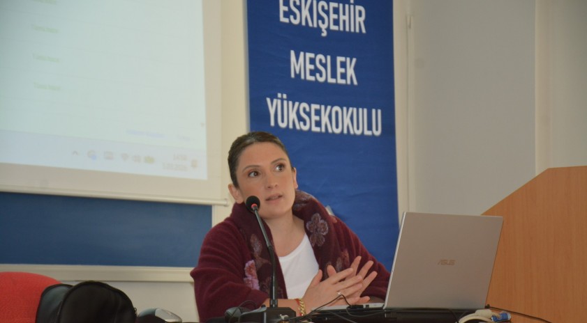 Anadolu &Uuml;niversitesi&rsquo;nde dış ticarette yapay zek&acirc; d&ouml;nemi ele alındı