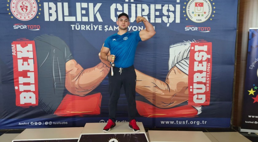 Anadolu &Uuml;niversitesi &ouml;ğrencisinden T&uuml;rkiye &Uuml;&ccedil;&uuml;nc&uuml;l&uuml;ğ&uuml;