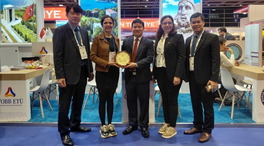 Anadolu &Uuml;niversitesi uluslararası iş birliklerini g&uuml;&ccedil;lendirmeye devam ediyor