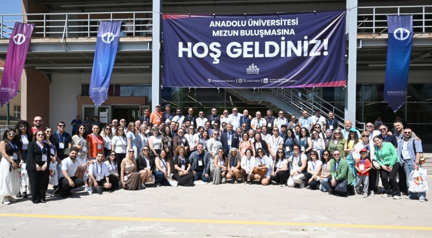 Anadolu &Uuml;niversitesi mezunları yıllar sonra aynı kamp&uuml;ste buluştu