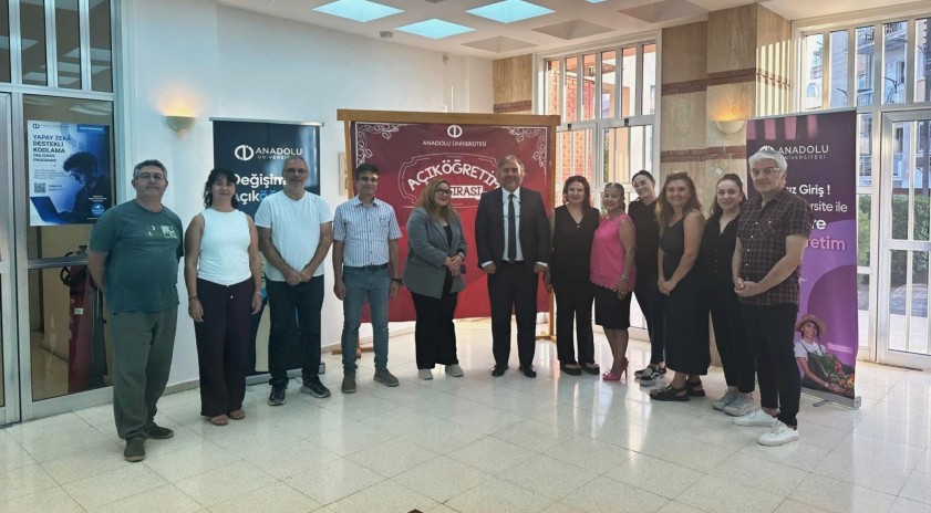 Prof. Dr. B&uuml;y&uuml;k KKTC'de A&ccedil;ık&ouml;ğretim Fak&uuml;ltesini tanıttı
