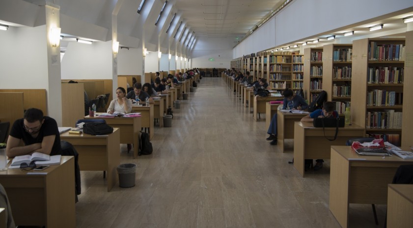 Anadolu &Uuml;niversitesi K&uuml;t&uuml;phanesi bilgiye a&ccedil;ılan kapı olmayı s&uuml;rd&uuml;r&uuml;yor