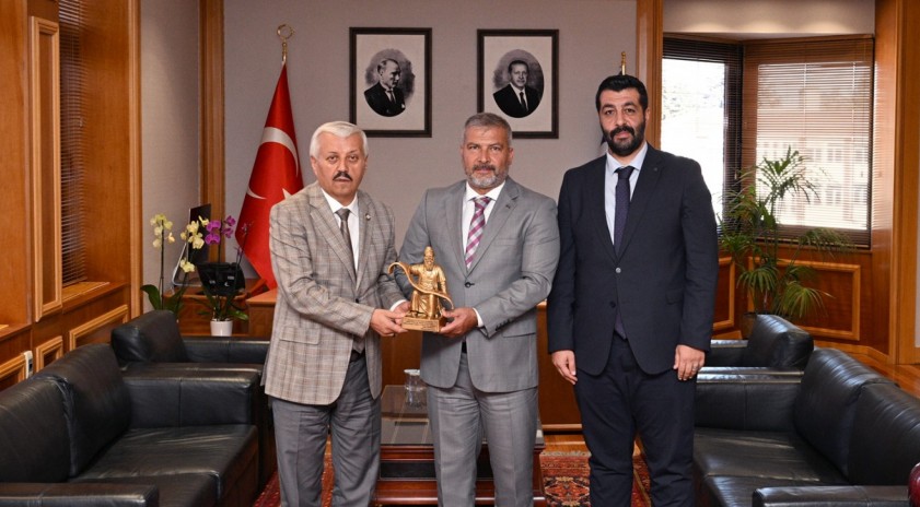 Eskişehir Esnaf ve Sanatk&acirc;rlar Odaları Birliği Başkanı Karamanlı&rsquo;dan Rekt&ouml;r Adıg&uuml;zel&rsquo;e ziyaret